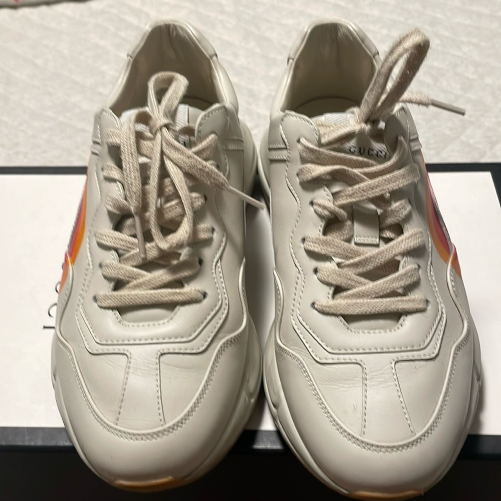 Womans Gucci sneakers